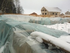 Строительство фундамента зимой - утепление